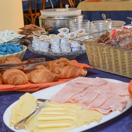 Bike & Family Hotel Derby Finale Ligure Exterior foto